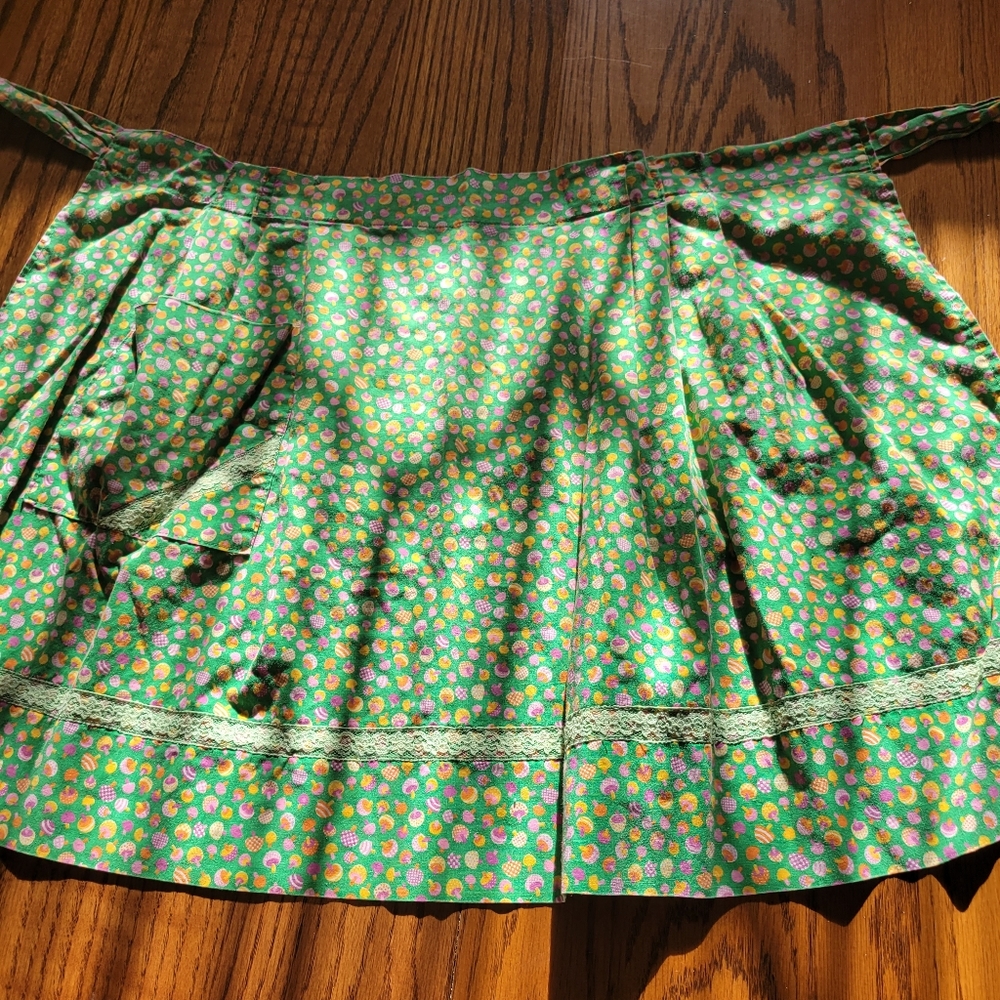 Vintage Apron ~ Handmade ~ Mushroom Pattern ~ Cottage ~ Farmhouse ~ FINAL - Picture 2 of 12